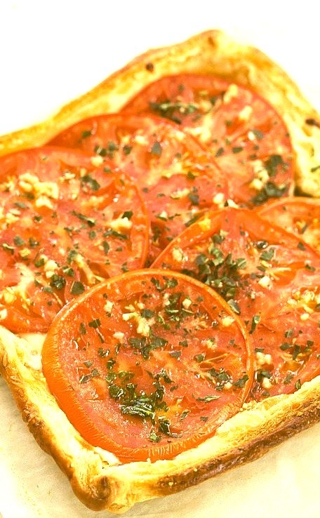tomato and mozzarella tart