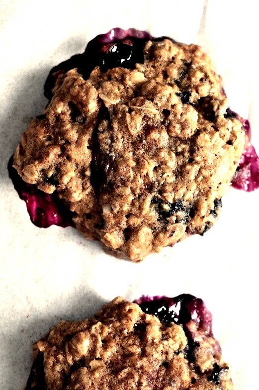 BLUEBERRY OATMEAL COOKIE