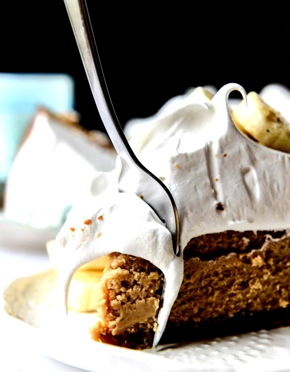 peanut butter cheesecake with whipped marshmallow and bananas.